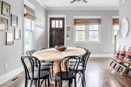 Spacious Dog Friendly 3 Bedroom Townhome, Grill, Patio 3 Blocks To Grocer, 5 Mins To 5 Points, 15 Mins To Broadway, 24 Hour Hospitality Team, Perfect For Families Nashville