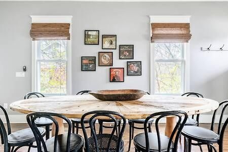 Spacious Dog Friendly 3 Bedroom Townhome, Grill, Patio 3 Blocks To Grocer, 5 Mins To 5 Points, 15 Mins To Broadway, 24 Hour Hospitality Team, Perfect For Families Holiday home