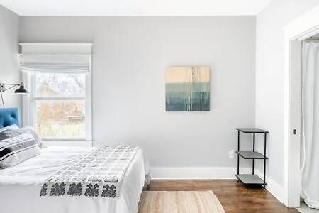 Spacious Dog Friendly 3 Bedroom Townhome, Grill, Patio 3 Blocks To Grocer, 5 Mins To 5 Points, 15 Mins To Broadway, 24 Hour Hospitality Team, Perfect For Families Nashville