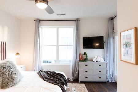 Luxury Hillsboro Village Rooftop Retreat Sleep 12 W Chef S Kitchen Smart Tvs & Garage Walk To Vanderbilt Pancake Pantry & Boutique Shopping Minutes To Broadway 12 South & The Parthenon 24 7 Hospitality Holiday home