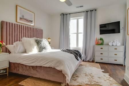 Holiday home Luxury Hillsboro Village Rooftop Retreat Sleep 12 W Chef S Kitchen Smart Tvs & Garage Walk To Vanderbilt Pancake Pantry & Boutique Shopping Minutes To Broadway 12 South & The Parthenon 24 7 Hospitality *