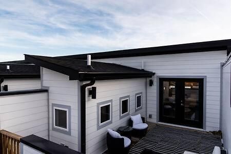 Hillsboro Village Retreat Garage Rooftop Deck Sleeps 12 Sophisticated Open Living & Gourmet Kitchen Smart Tvs Pet-friendly W Private Garage Walk To Vanderbilt Minutes To 12 South & Broadway 24 7 Hospitality *