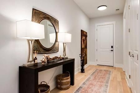 Chic Vandy With Garage - 3 Miles To Broadway Holiday home
