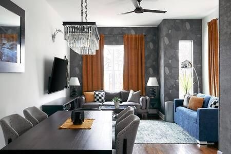 Hillsboro Village Rooftop Retreat With Views, Sleep 12 With Gourmet Kitchen, Smart Tvs & Garage, Walk To Vanderbilt, Pancake Pantry And Boutique Shopping, Minutes To Broadway, 12 South And The Parthenon, Perfect For Groups, 24hr Hospitality *