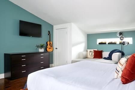 Hillsboro Village Rooftop Retreat With Views, Sleep 12 With Gourmet Kitchen, Smart Tvs & Garage, Walk To Vanderbilt, Pancake Pantry And Boutique Shopping, Minutes To Broadway, 12 South And The Parthenon, Perfect For Groups, 24hr Hospitality * Nashville