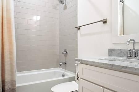Hillsboro Village Rooftop Retreat With Views, Sleep 12 With Gourmet Kitchen, Smart Tvs & Garage, Walk To Vanderbilt, Pancake Pantry And Boutique Shopping, Minutes To Broadway, 12 South And The Parthenon, Perfect For Groups, 24hr Hospitality Holiday home
