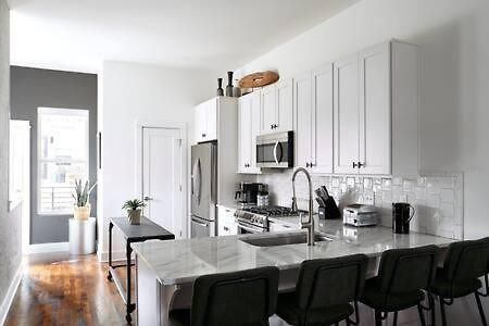 Hillsboro Village Rooftop Retreat With Views, Sleep 12 With Gourmet Kitchen, Smart Tvs & Garage, Walk To Vanderbilt, Pancake Pantry And Boutique Shopping, Minutes To Broadway, 12 South And The Parthenon, Perfect For Groups, 24hr Hospitality *