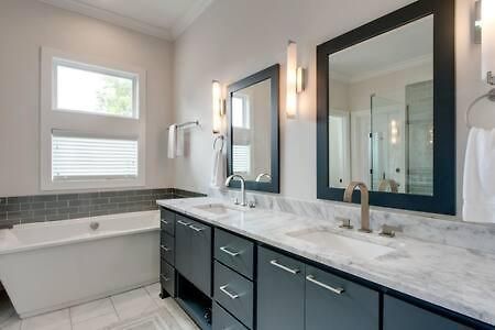 Holiday home Family In 12 South, Mins To Local Favorites, Screened In Porch, Walk To Shopping In 12 South, 10 Minutes To Broadway, Dedicated Parking, Perfect For Families, 24 Hr Hospitality Nashville