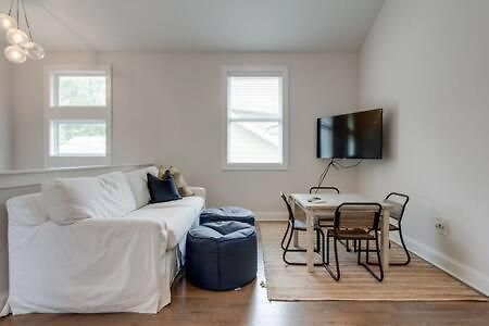 Family In 12 South, Mins To Local Favorites, Screened In Porch, Walk To Shopping In 12 South, 10 Minutes To Broadway, Dedicated Parking, Perfect For Families, 24 Hr Hospitality * Nashville