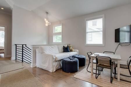 Family In 12 South, Mins To Local Favorites, Screened In Porch, Walk To Shopping In 12 South, 10 Minutes To Broadway, Dedicated Parking, Perfect For Families, 24 Hr Hospitality * Nashville