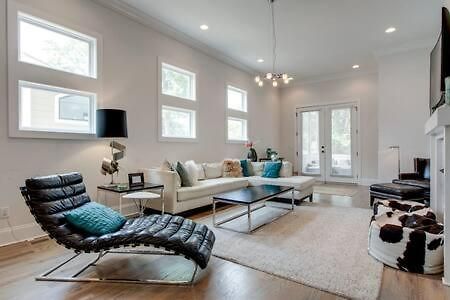 Family In 12 South, Mins To Local Favorites, Screened In Porch, Walk To Shopping In 12 South, 10 Minutes To Broadway, Dedicated Parking, Perfect For Families, 24 Hr Hospitality Holiday home *
