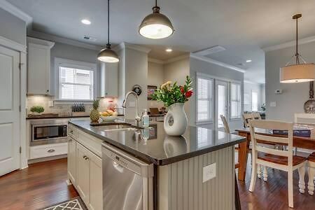 Elegant 4 King Belmont Retreat With 2 Living Walk To Belmont And Vanderbilt Near 12th South Music Row & The Gulch 2 Miles To Broadway Large Dining Table Smart Tvs Parking 24 Hr Hospitality Nashville
