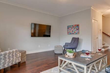 Holiday home Modern 3 King Belmont Retreat With 2 Living Walk To Belmont & Vanderbilt Near Music Row The Gulch & 12th South 2 Miles To Broadway Large Dining Table Smart Tvs Parking 24 Hr Hospitality *