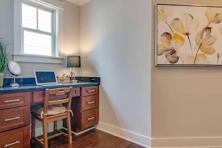 Holiday home Modern 3 King Belmont Retreat With 2 Living Walk To Belmont & Vanderbilt Near Music Row The Gulch & 12th South 2 Miles To Broadway Large Dining Table Smart Tvs Parking 24 Hr Hospitality Nashville