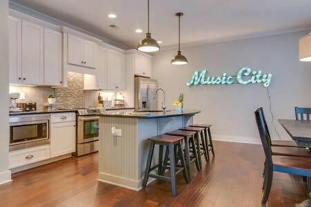 Modern 3 King Belmont Retreat With 2 Living Walk To Belmont & Vanderbilt Near Music Row The Gulch & 12th South 2 Miles To Broadway Large Dining Table Smart Tvs Parking 24 Hr Hospitality * Nashville