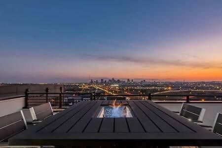Holiday home Skyline View Mansion, Hot Tub, Close To Downtown, Less Than 10 Mins To 5 Points And Broadway, 3 Spacious Suites, Workspace, Garage Spaces And Ample Parking, 24 Hr Hospitality Nashville