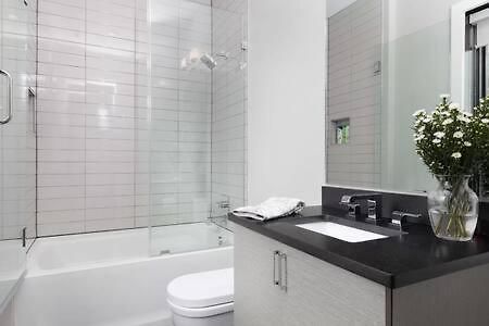 Skyline View Mansion, Hot Tub, Close To Downtown, Less Than 10 Mins To 5 Points And Broadway, 3 Spacious Suites, Workspace, Garage Spaces And Ample Parking, 24 Hr Hospitality Holiday home
