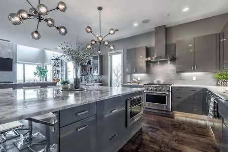 Skyline View Mansion, Hot Tub, Close To Downtown, Less Than 10 Mins To 5 Points And Broadway, 3 Spacious Suites, Workspace, Garage Spaces And Ample Parking, 24 Hr Hospitality *