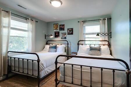 1-story Home, Fenced Yard, Grill, Firepit, Parking, Sleeps 10, Pet-friendly, Smart Tvs, 10 Mins To Nissan Stadium & Five Points, Cozy Bedrooms, Outdoor Fun, Perfect For Families & Groups * Nashville
