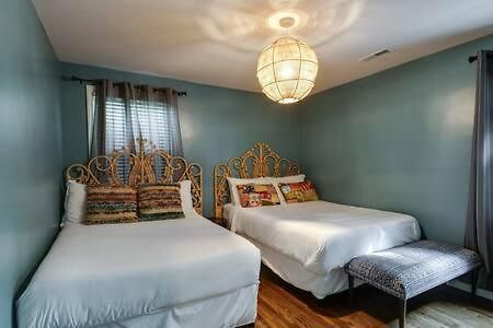 1-story Home, Fenced Yard, Grill, Firepit, Parking, Sleeps 10, Pet-friendly, Smart Tvs, 10 Mins To Nissan Stadium & Five Points, Cozy Bedrooms, Outdoor Fun, Perfect For Families & Groups Holiday home Nashville