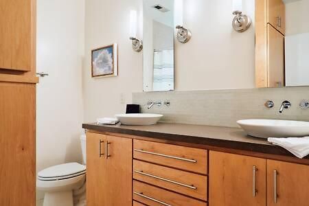 Holiday home Chic 4br With Fenced Yard Walk To Dining Parking 5 Mins To Nissan Stadium Less Than 2 Miles To Broadway Workspace Parking 24 Hr Hospitality Great For Families *