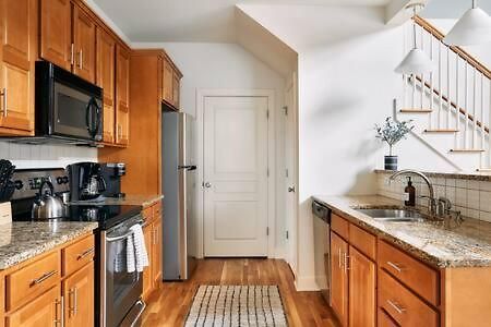 Modern Next To Vanderbilt Campus With Parking, Screened Porch & Workspace, Walk To Hillsboro Village, Fido & Pancake Pantry, Minutes To Music Row, 12 South & Broadway, Perfect For Families, Friends & Visits Holiday home Nashville