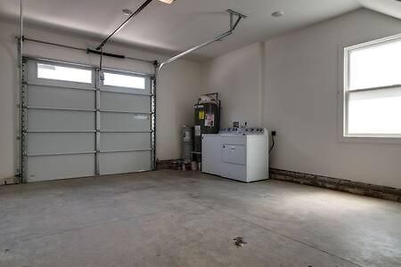 Holiday home Charming East Nash Retreat, Walk To Dining Faves, Cozy Den, Workspace And Smart Tvs, Plush Velvet Sofa, Full Kitchen & Garage, Near Mas Tacos & Five Points, 10 Min To Broadway, 24 Hr Hospitality