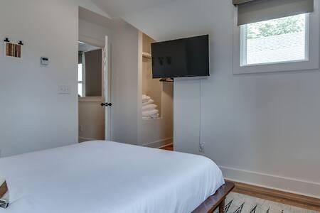 Stylish East Nash Townhouse, Walk To Favorite Eats, Cozy Den, Workspace, Smart Tvs And Fast Wifi, Full Kitchen, Garage And 24 Hr Hospitality, Near Mas Tacos, Rosepepper And Five Points, 10 Min To Broadway Holiday home