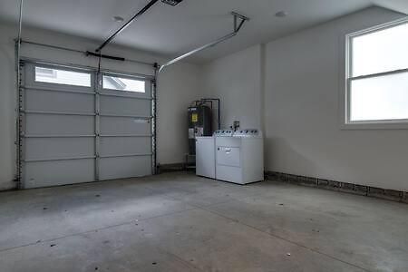 Stylish East Nash Townhouse, Walk To Favorite Eats, Cozy Den, Workspace, Smart Tvs And Fast Wifi, Full Kitchen, Garage And 24 Hr Hospitality, Near Mas Tacos, Rosepepper And Five Points, 10 Min To Broadway
