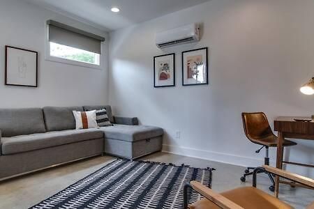 Holiday home Stylish East Nash Townhouse, Walk To Favorite Eats, Cozy Den, Workspace, Smart Tvs And Fast Wifi, Full Kitchen, Garage And 24 Hr Hospitality, Near Mas Tacos, Rosepepper And Five Points, 10 Min To Broadway Nashville