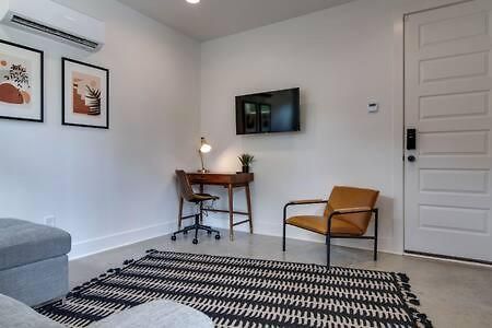 Stylish East Nash Townhouse, Walk To Favorite Eats, Cozy Den, Workspace, Smart Tvs And Fast Wifi, Full Kitchen, Garage And 24 Hr Hospitality, Near Mas Tacos, Rosepepper And Five Points, 10 Min To Broadway Nashville