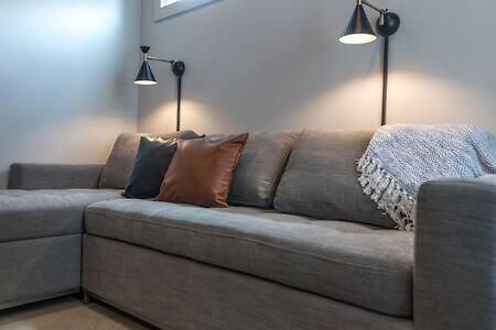Holiday home Modern East Townhome & Garage *