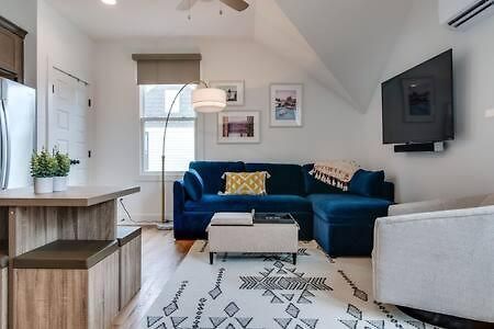 Holiday home Modern East Retreat, Walk To Local Faves, Cozy Living Space, Smart Tvs & Fast Wifi, Full Kitchen, Garage & Workspace, Steps To Mas Tacos & Rosepepper, 10 Min To Broadway & Nissan Stadium, 24 Hr Hospitality *