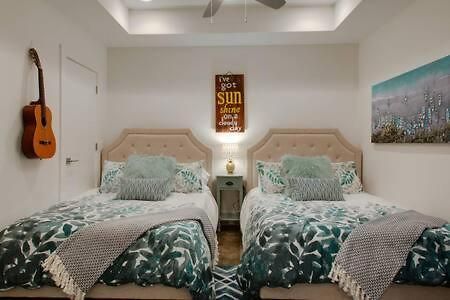 Modern 3br With Garage, Rooftop, Hot Neighborhood 10 Mins To Broadway, 24 Hour Hospitality Team, Perfect For Groups * Nashville