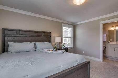 Spacious 4 King Belmont 2 Living Walk To Belmont & Vanderbilt Large Dining Table Smart Tvs Parking 24 Hr Hospitality Near Music Row & The Gulch 2 Miles To Broadway * Nashville