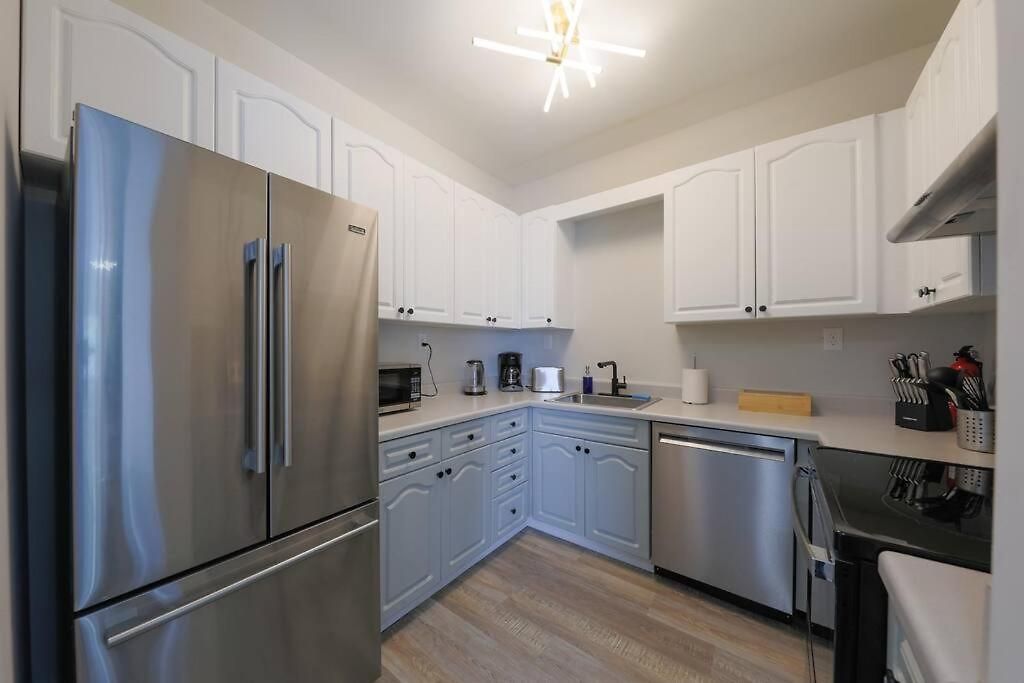 Comfy 1br With King Bed And Optional Parking Near Gulch & Midtown Walk To The Parthenon Apartment
