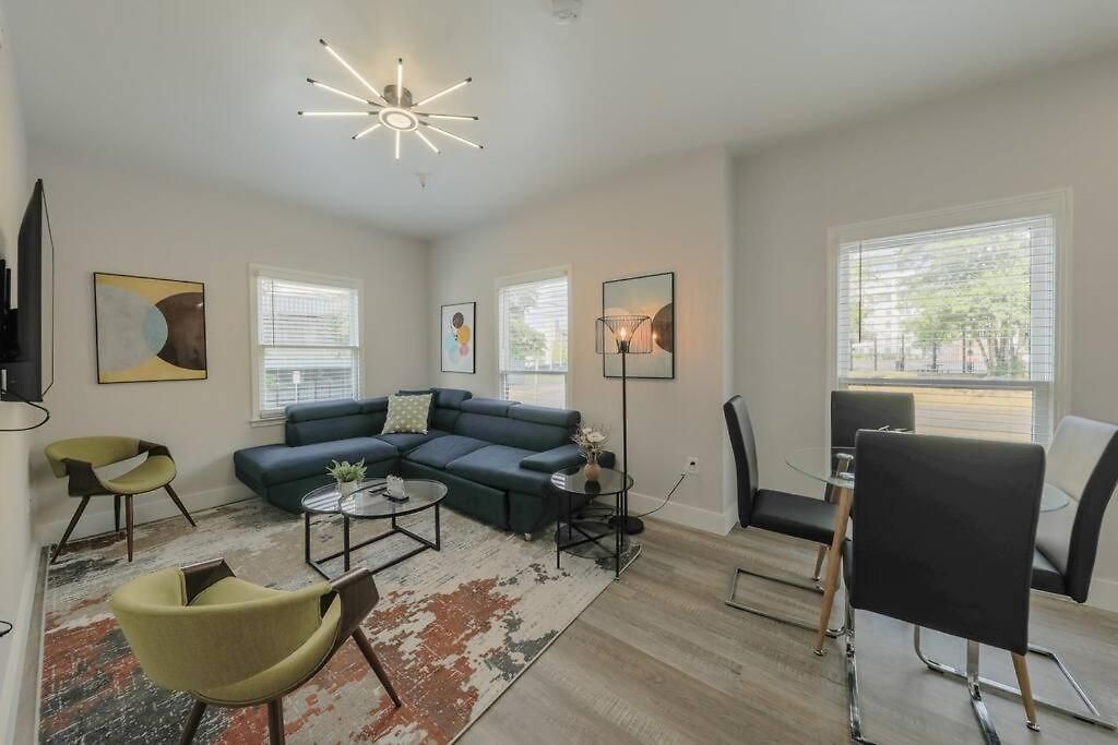 Comfy 1br With King Bed And Optional Parking Near Gulch & Midtown Walk To The Parthenon Apartment Nashville