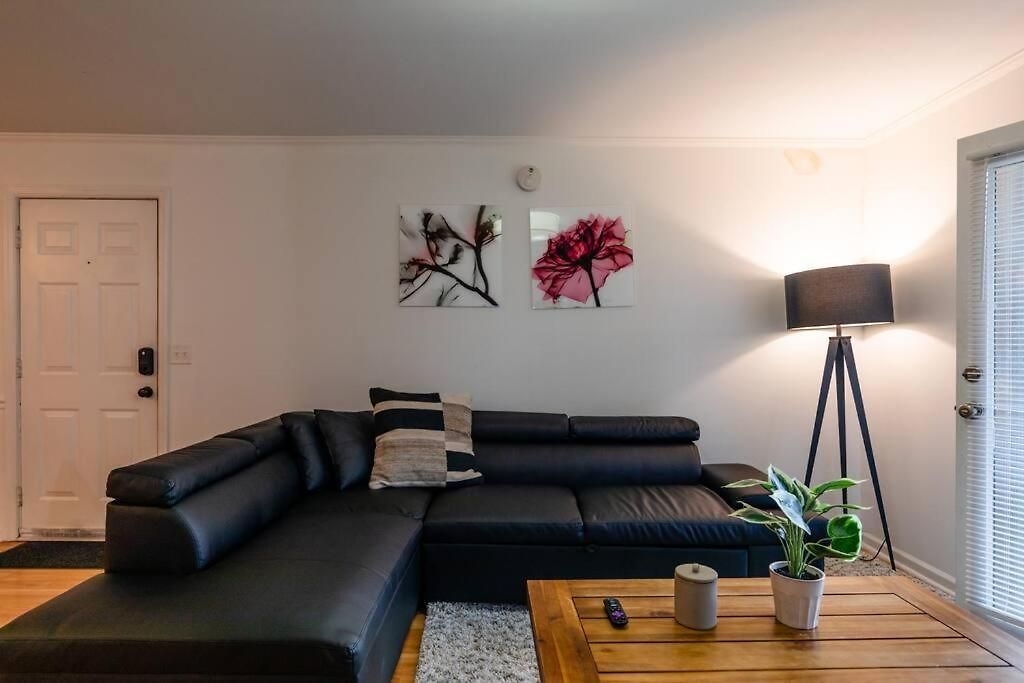 Bright & Cozy 2br Family Sleeps 6 With Private Balcony And Optional Parking Near Centennial Park & Broadway Apartment Nashville