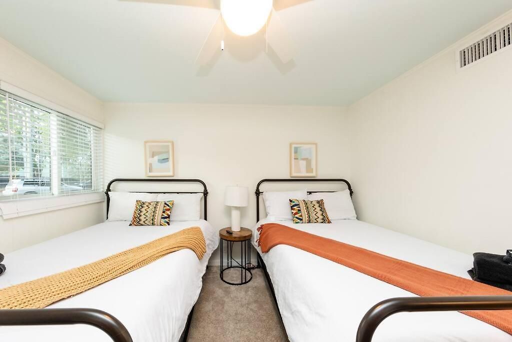 Bright & Cozy 2br Family Sleeps 6 With Private Balcony And Optional Parking Near Centennial Park & Broadway Apartment *