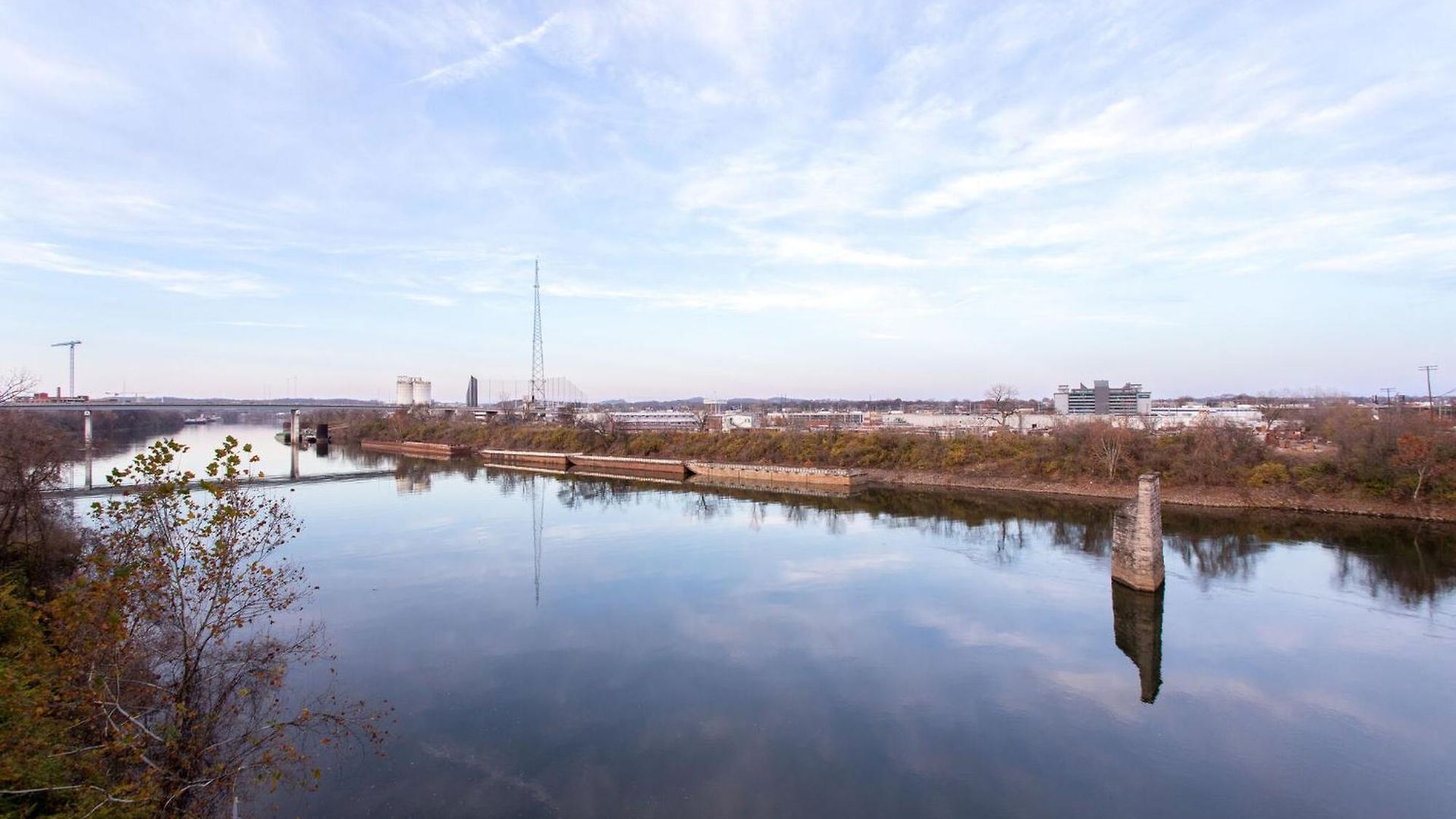 The Riverfront Vip - Walk To Broadway & Nissan Stadium - Free Garage Apartment *