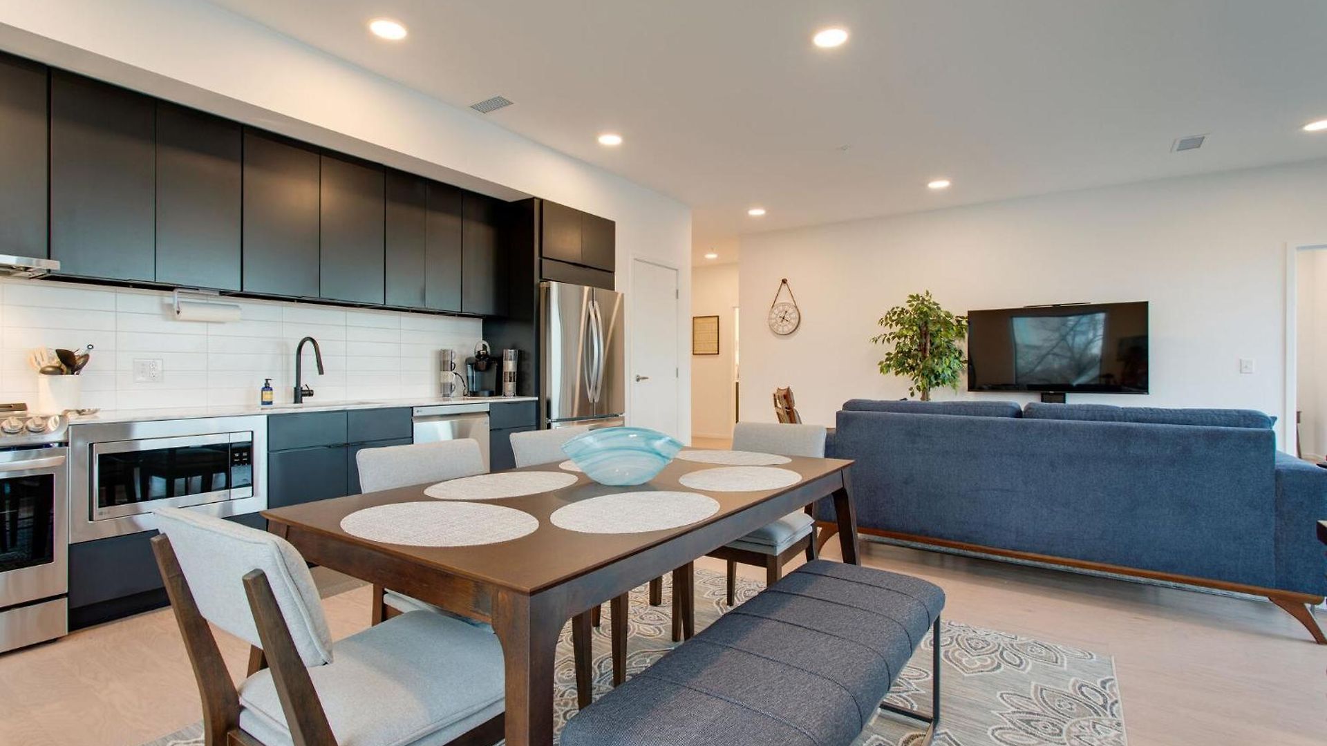 The Riverfront Vip - Walk To Broadway & Nissan Stadium - Free Garage *