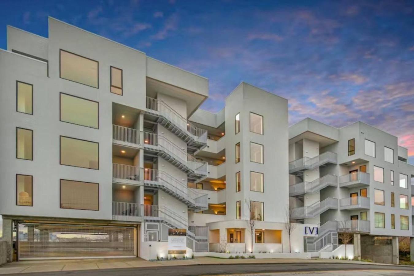 The Riverfront Vip - Walk To Broadway & Nissan Stadium - Free Garage * Nashville