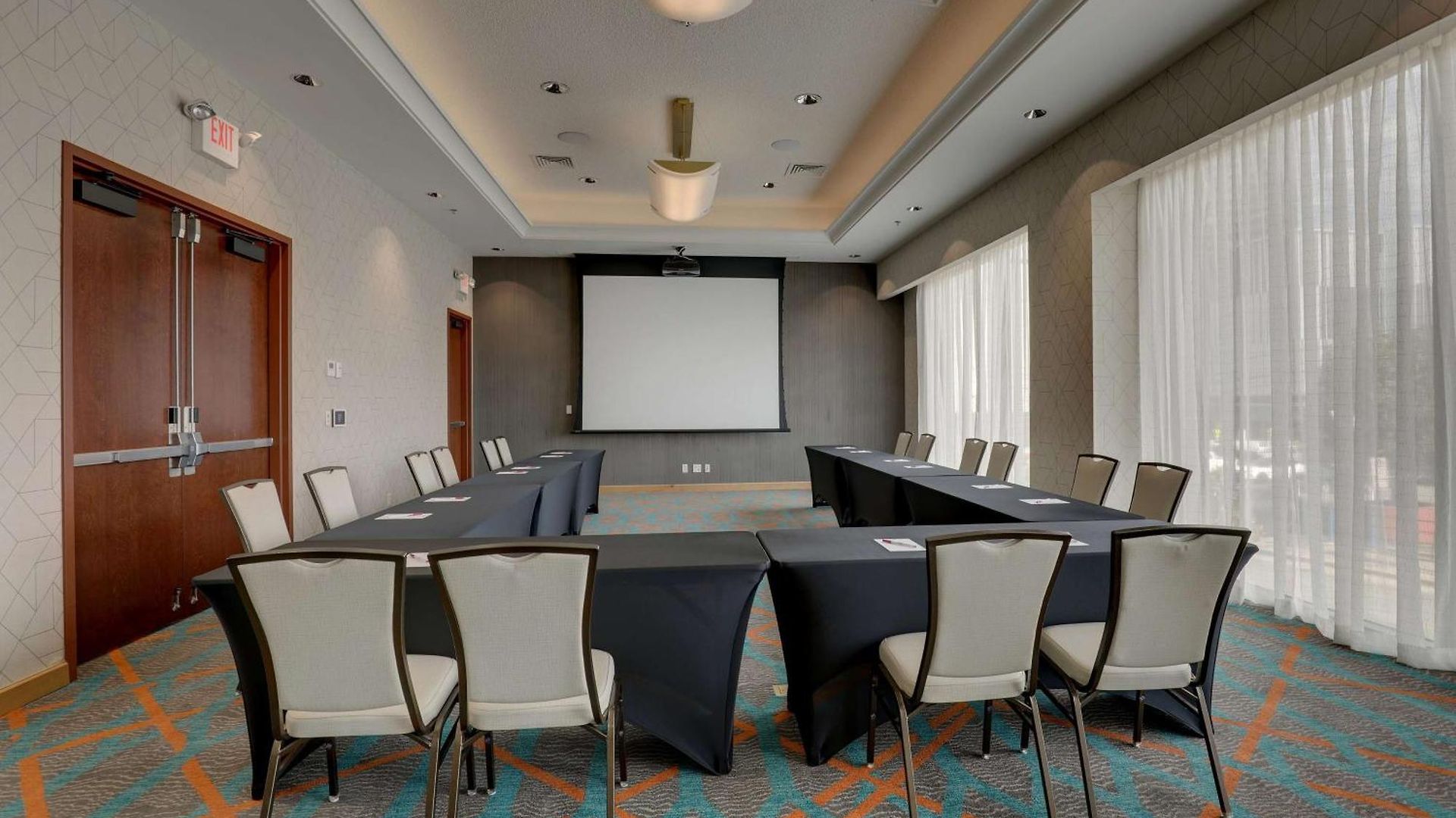 Drury Plaza Downtown 4*