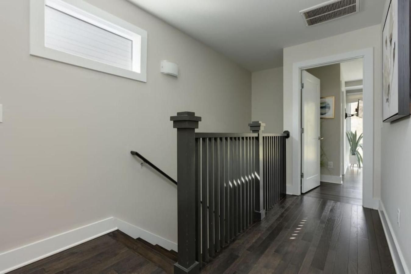 Holiday home Modern Townhome, Large Game With Ping Pong, 10min To Downtown! Sleeps 10! Nashville