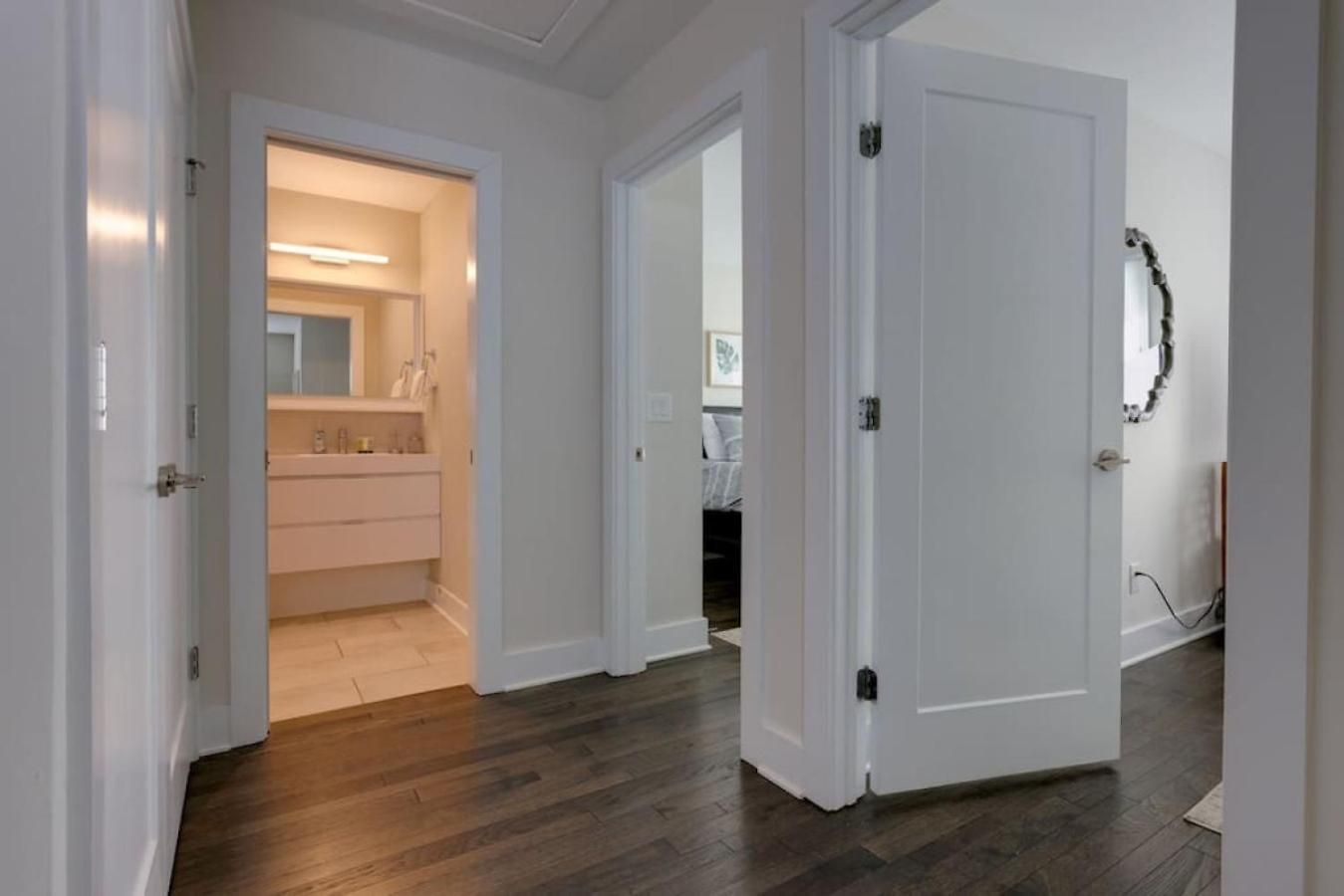 Modern Townhome, Large Game With Ping Pong, 10min To Downtown! Sleeps 10! Holiday home Nashville