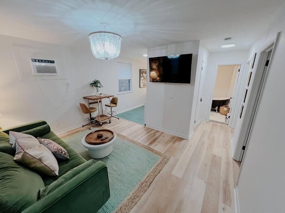 Dreami East - 2br Retreat With Cozy Patio And Mini Golf Apartment *