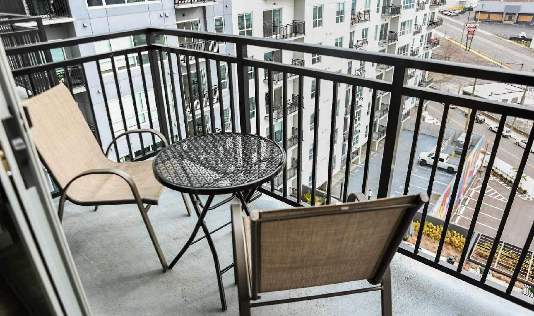 New In Nashville, Pool Gym Rooftop & Laundry 5 Min From Broadway Apartment