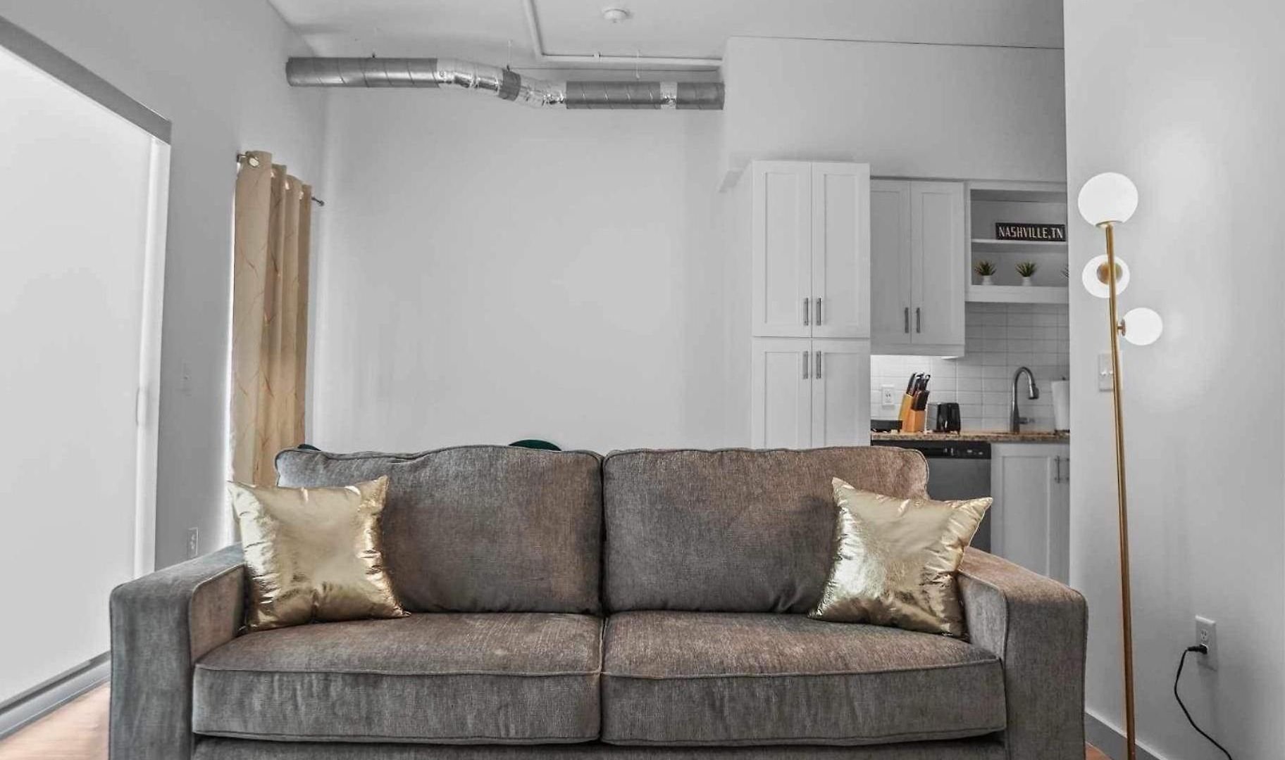 New In Nashville, Pool Gym Rooftop & Laundry 5 Min From Broadway Apartment *