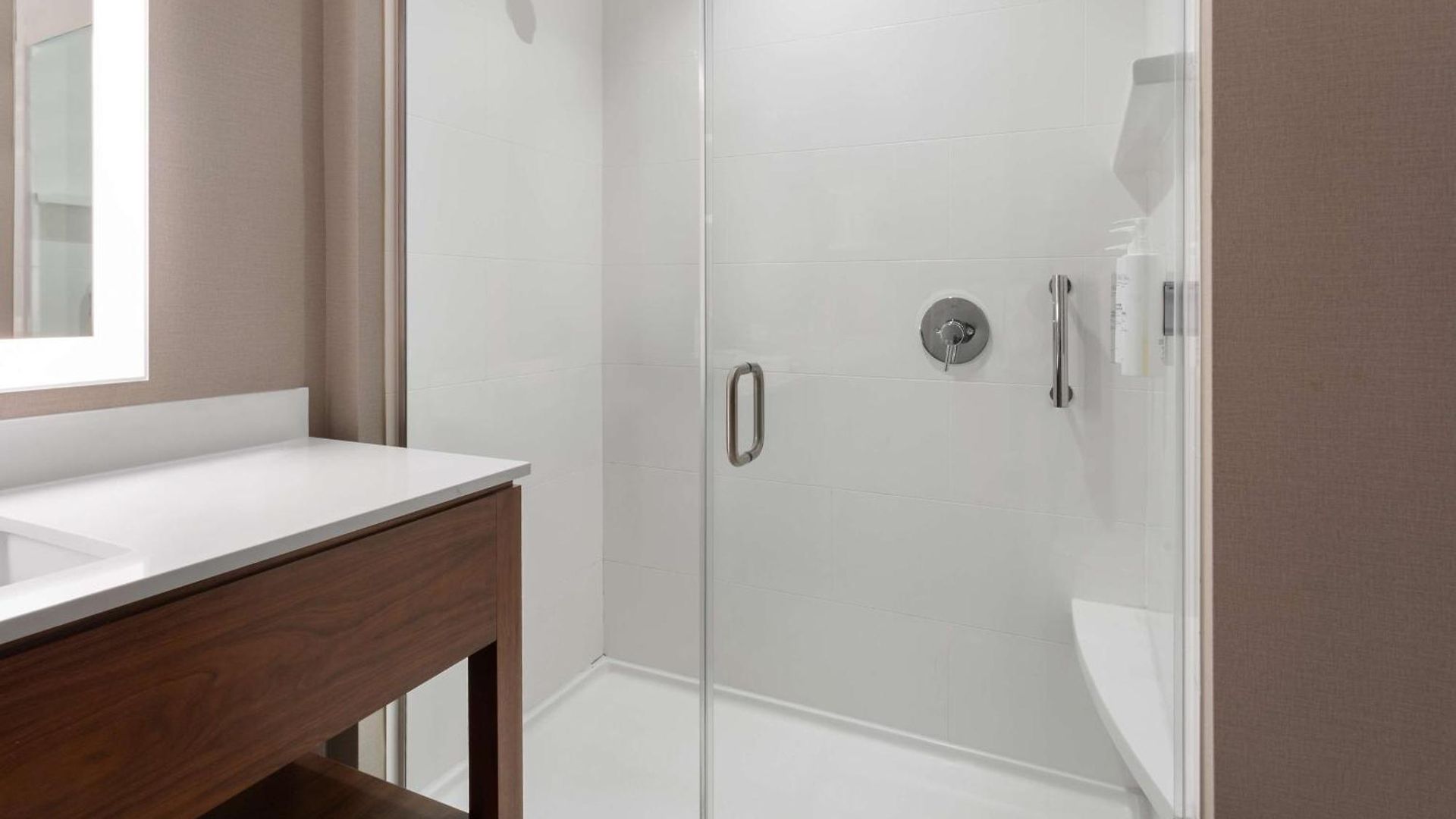 Hampton By Hilton Airport Century Place Nashville