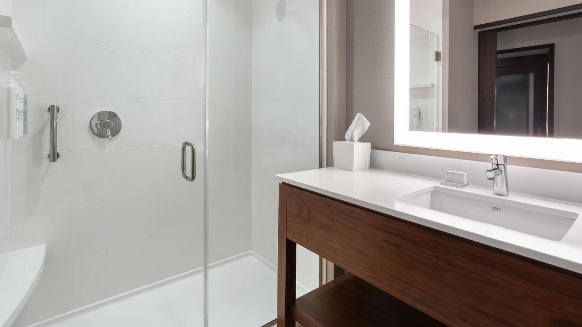Hampton By Hilton Airport Century Place Hotel